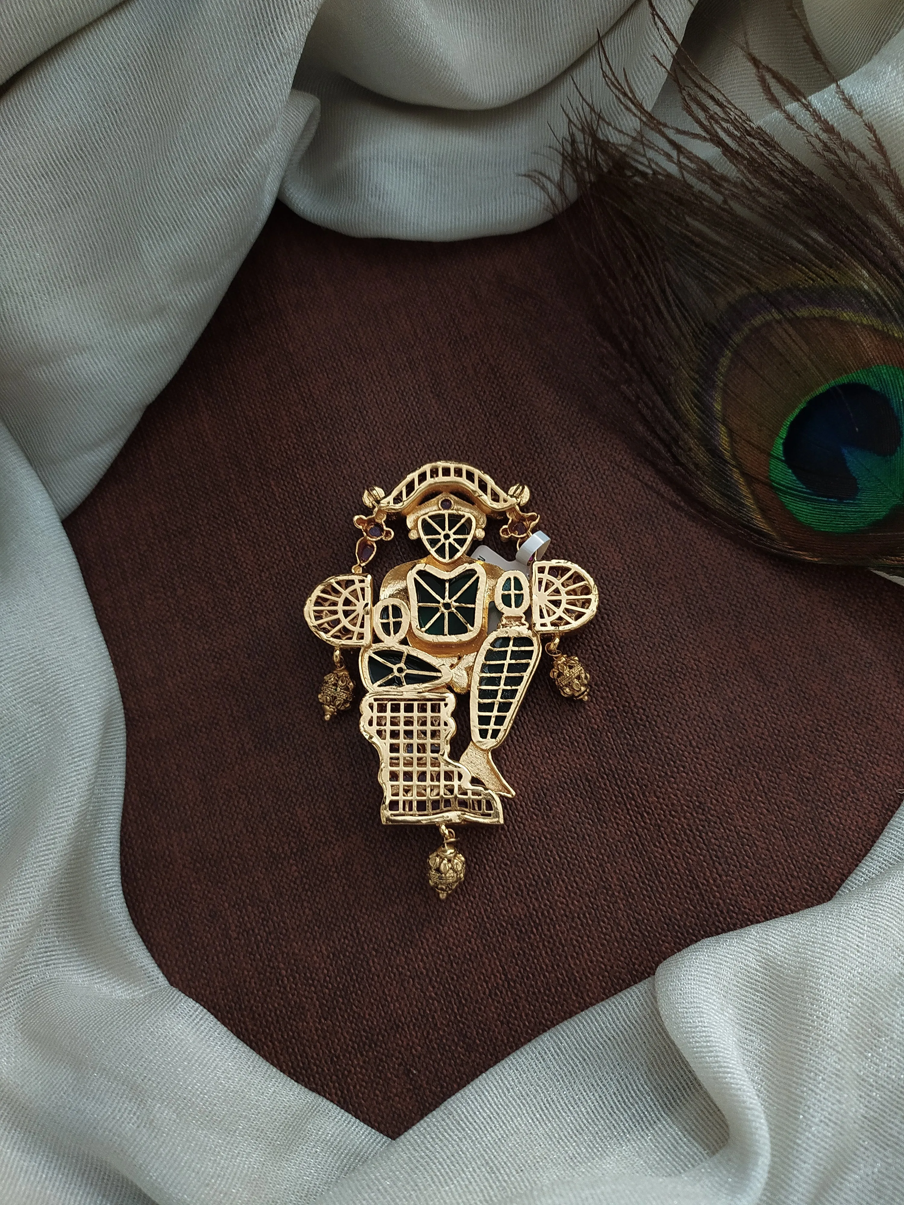 Antique Lakshmi-Designed Kemp Pendant Set with Kemp, Green, and Quartz Stones