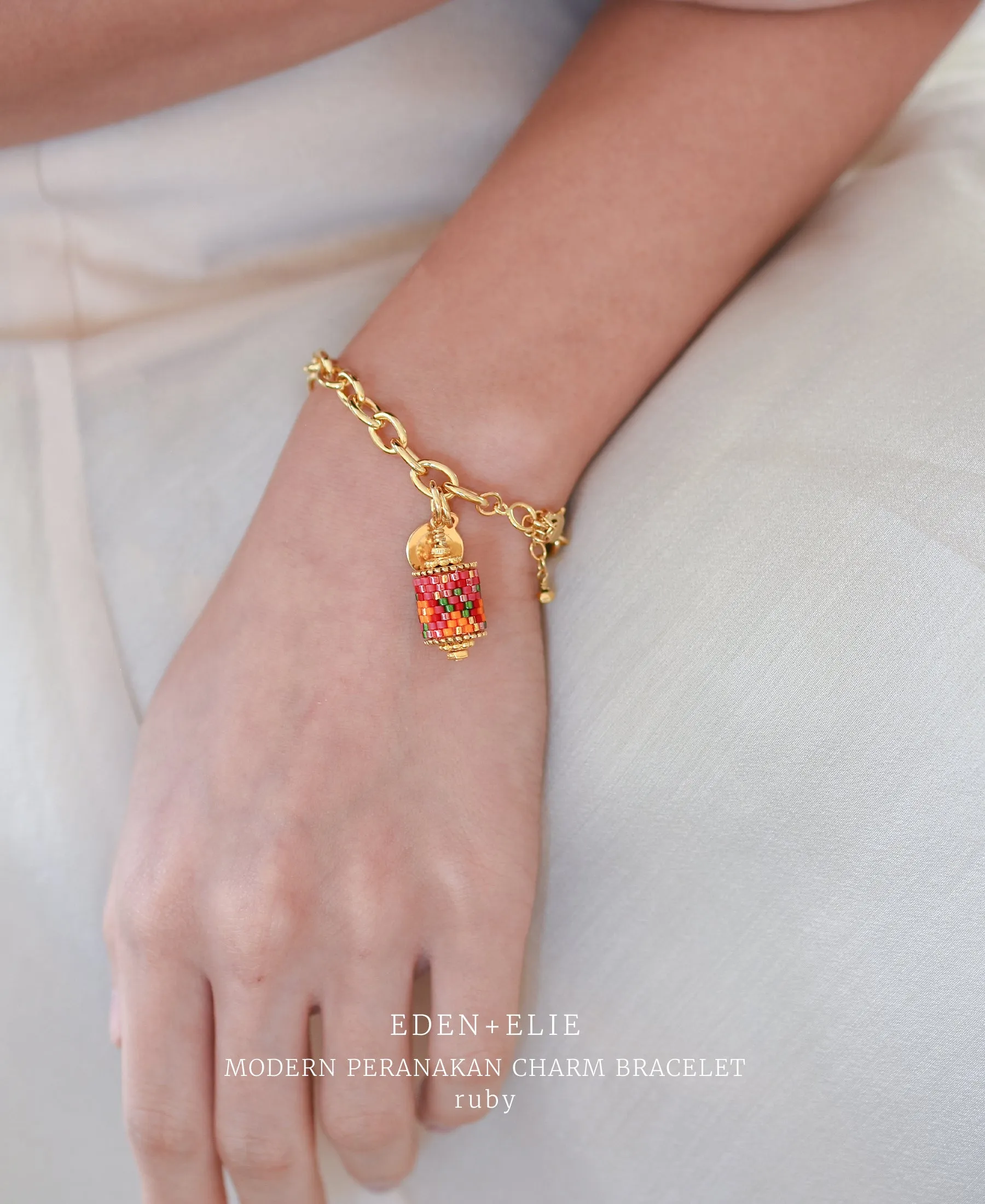EDEN   ELIE Modern Peranakan gold charm bracelet - peach