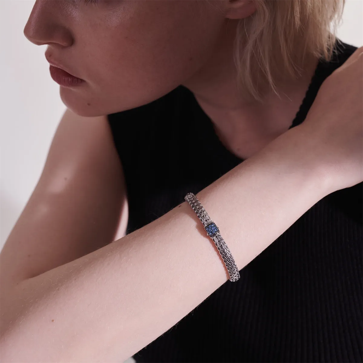 John Hardy Classic Chain Sterling Silver X-Small Bracelet with Blue Sapphire